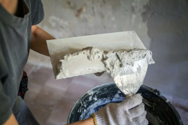 repair-works-with-plaster-e1708603176995.jpg