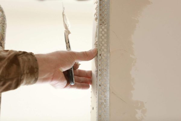 the-worker-set-the-metal-wall-profile-in-the-new-flat-plasterboard-metal-profiles-gypsum-board-ins-e1708603231992.jpg