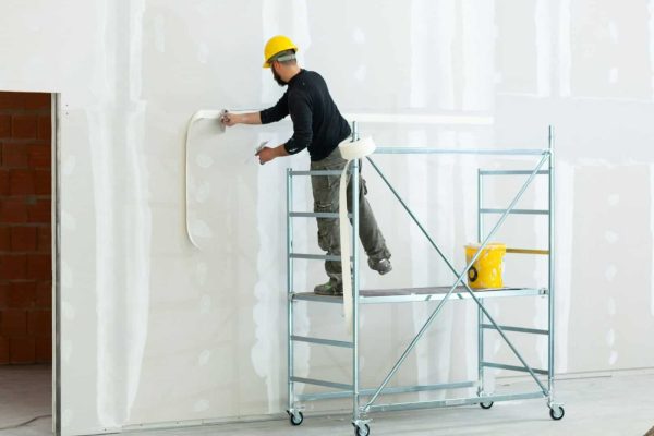 worker-plastering-gypsum-board-wall--e1708603165344.jpg